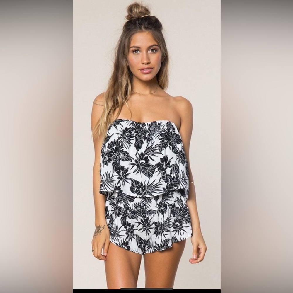 Spiritual Gangster Island Lotus
Ruffle Romper Jumpsuit tropical print